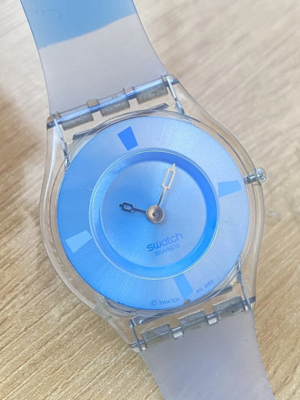 Swatch Jelly Skin Watch Vintage Ladies Swiss Made SFN105 Blue AG 2002 34mm